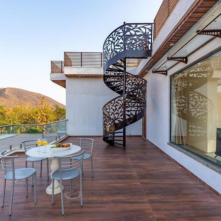 Stayvista'S Bella Dream - Mountain-View With Outdoor Pool, Lawn Featuring A Gazebo & Indoor Games Udaipur Extérieur photo