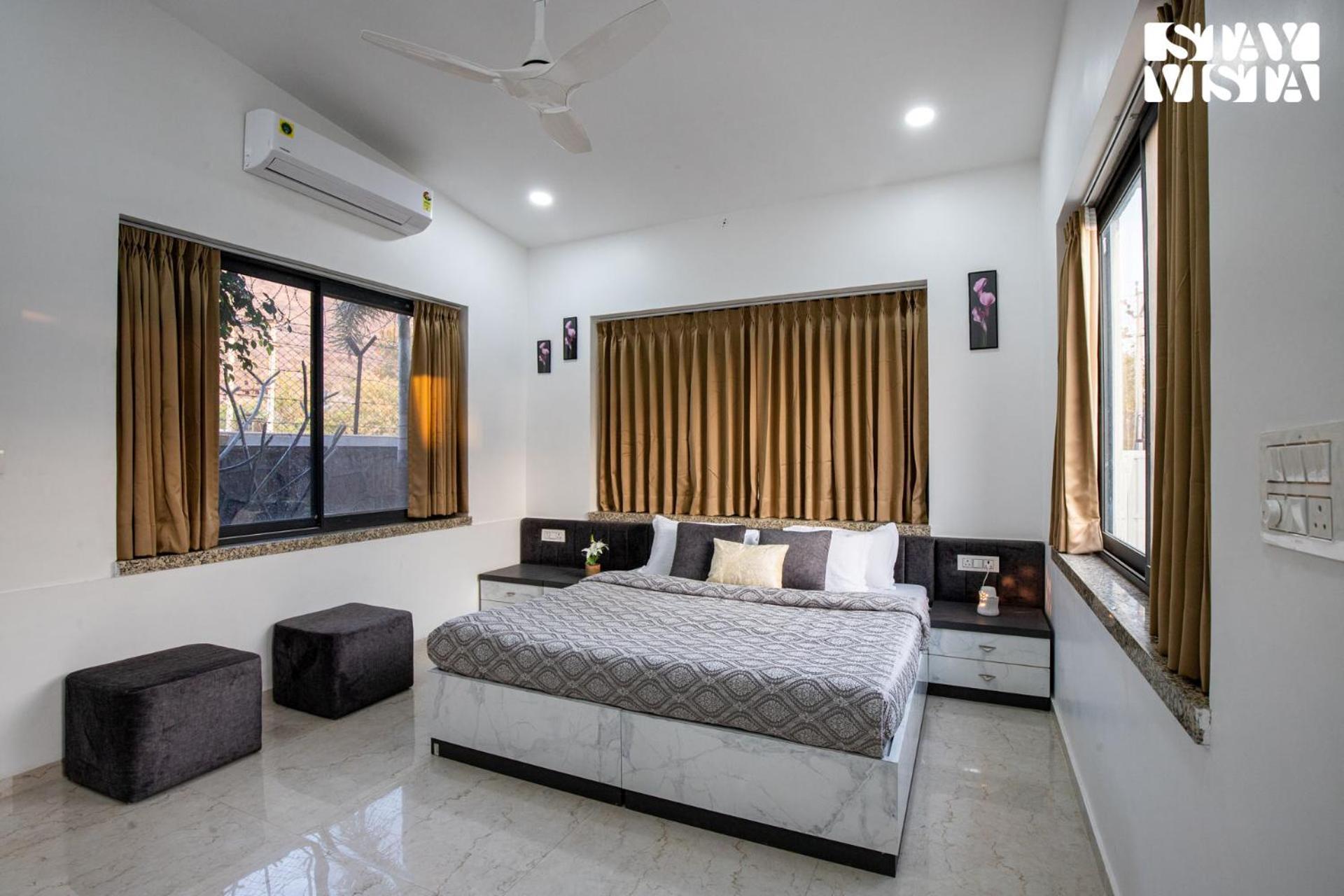 Stayvista'S Bella Dream - Mountain-View With Outdoor Pool, Lawn Featuring A Gazebo & Indoor Games Udaipur Extérieur photo