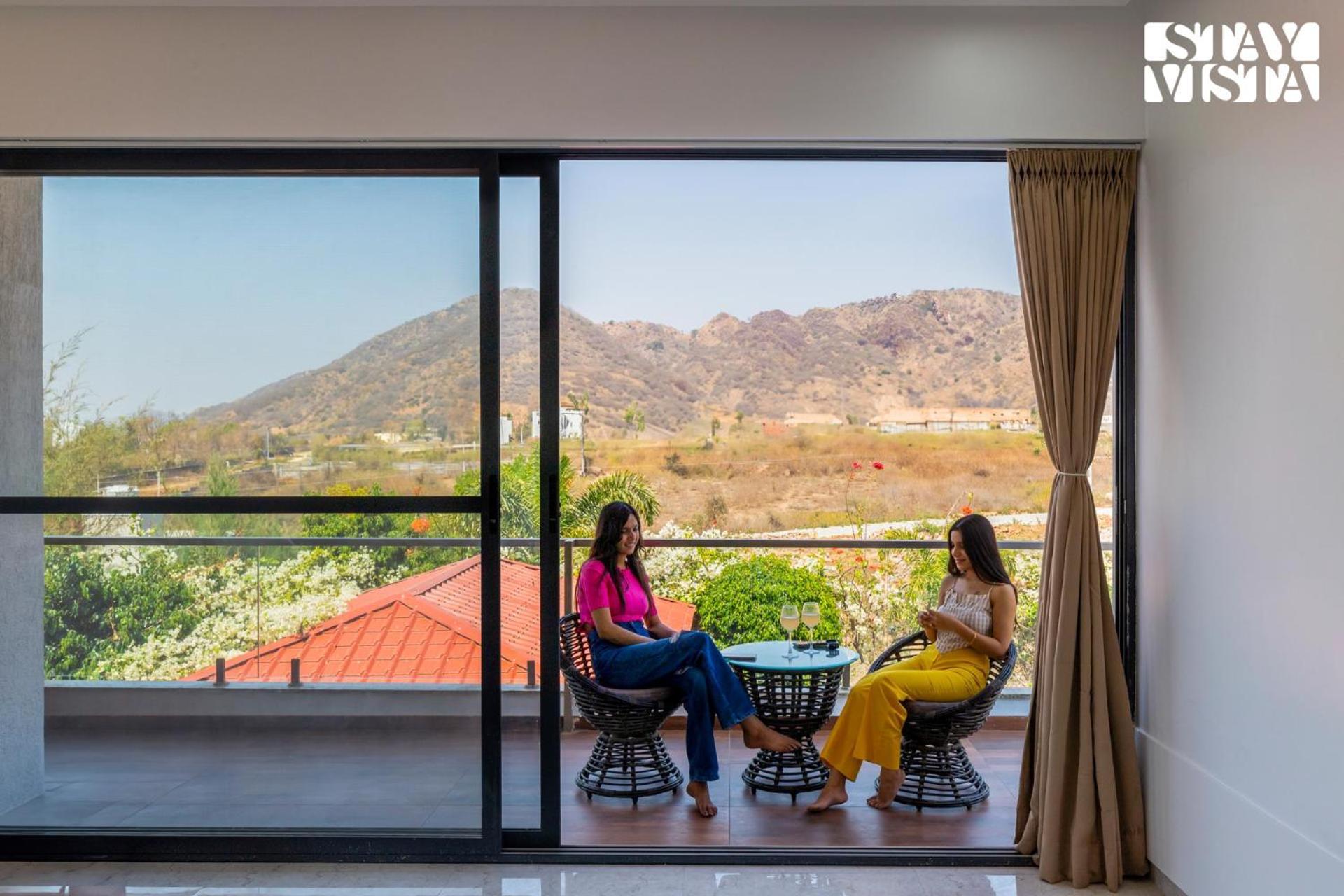 Stayvista'S Bella Dream - Mountain-View With Outdoor Pool, Lawn Featuring A Gazebo & Indoor Games Udaipur Extérieur photo