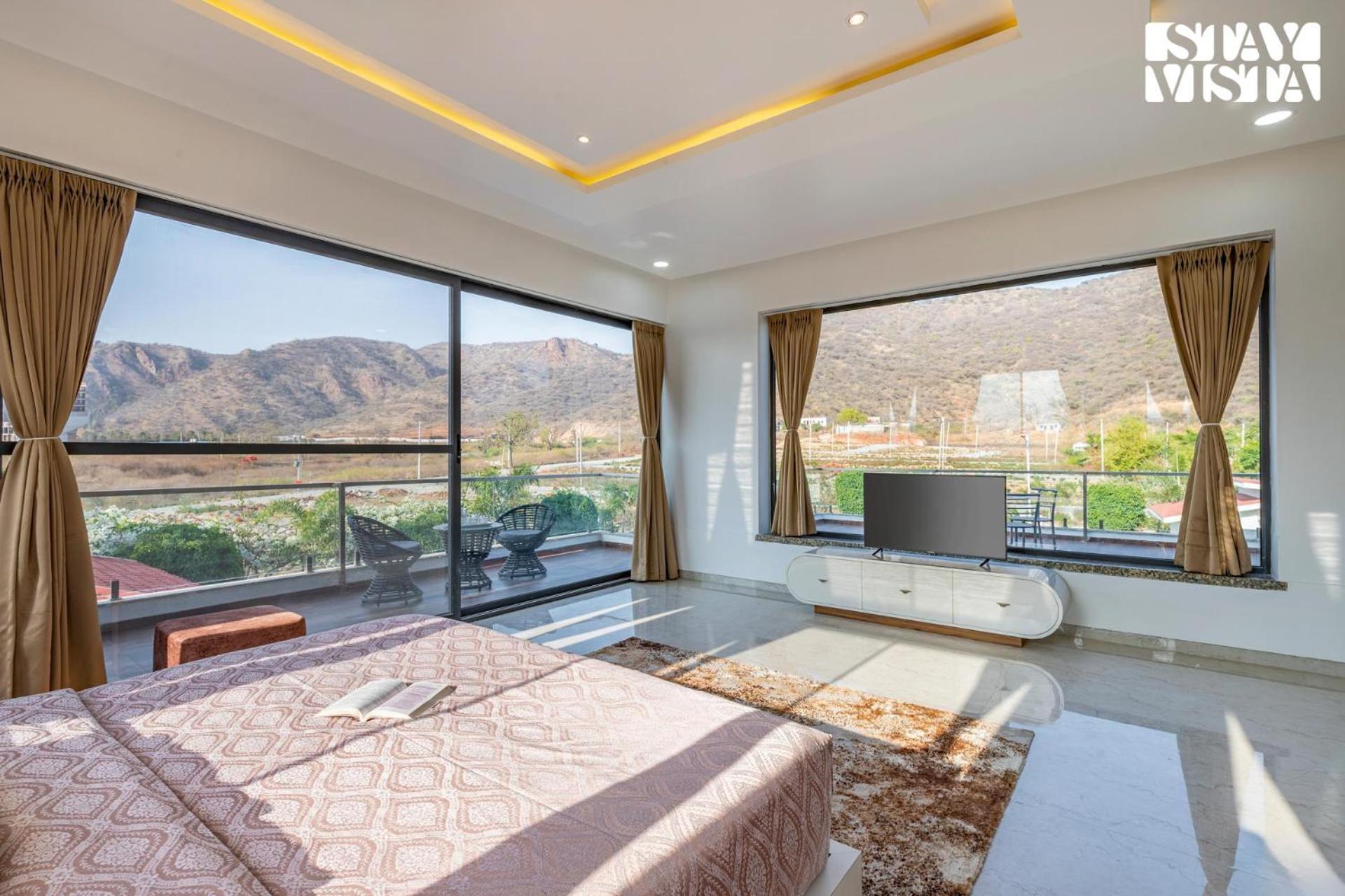 Stayvista'S Bella Dream - Mountain-View With Outdoor Pool, Lawn Featuring A Gazebo & Indoor Games Udaipur Extérieur photo