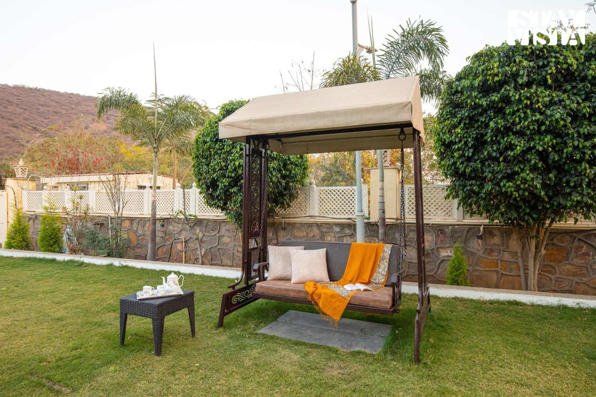 Stayvista'S Bella Dream - Mountain-View With Outdoor Pool, Lawn Featuring A Gazebo & Indoor Games Udaipur Extérieur photo