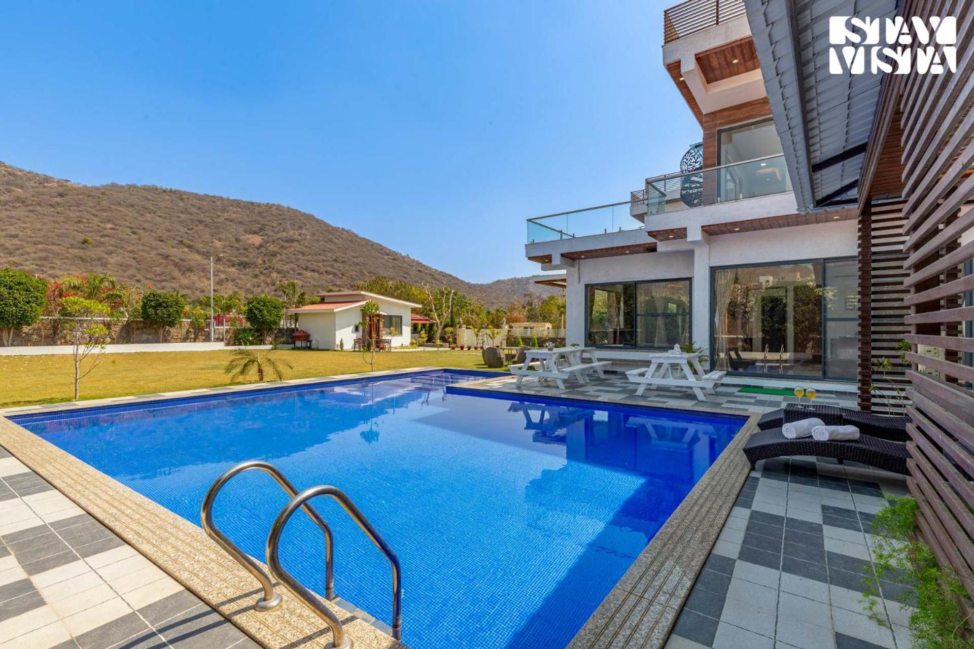 Stayvista'S Bella Dream - Mountain-View With Outdoor Pool, Lawn Featuring A Gazebo & Indoor Games Udaipur Extérieur photo